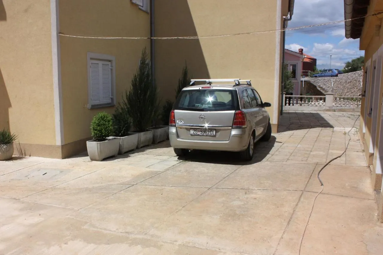 Apartments With A Parking Space Punat, Krk - 5350
